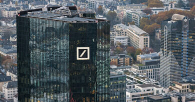 Deutsche Bank alerts regulators to potential Russia sanctions lapses