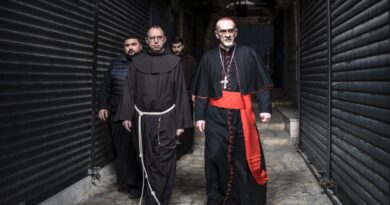 Easter in Jerusalem disrupted by war and restrictions at Holy Sepulchre