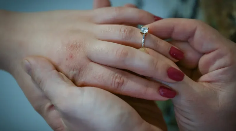 Expensive gold is changing how people buy engagement rings