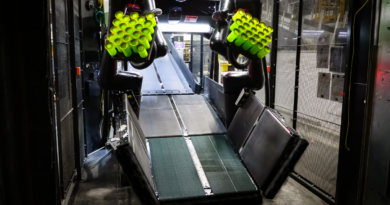 FedEx developed the Scoop robot alongside Berkshire Grey.