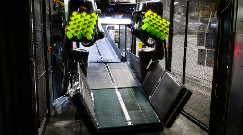 FedEx developed the Scoop robot alongside Berkshire Grey.