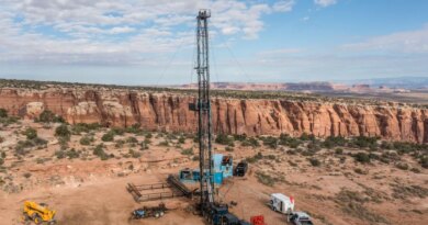 A pulling unit or workover rig on an oil well in Utah