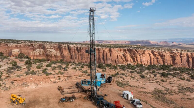 A pulling unit or workover rig on an oil well in Utah
