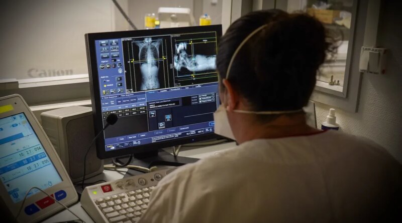 Doctor observing the images of a scanner in the emergency room of a university hospital.