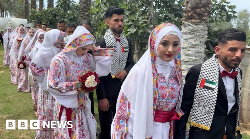 Hope in Gaza as 300 couples get married at one time