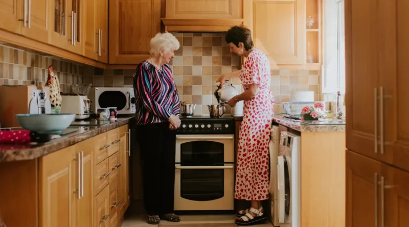 I became friends with a woman 40 years older than me. She taught me how to live.