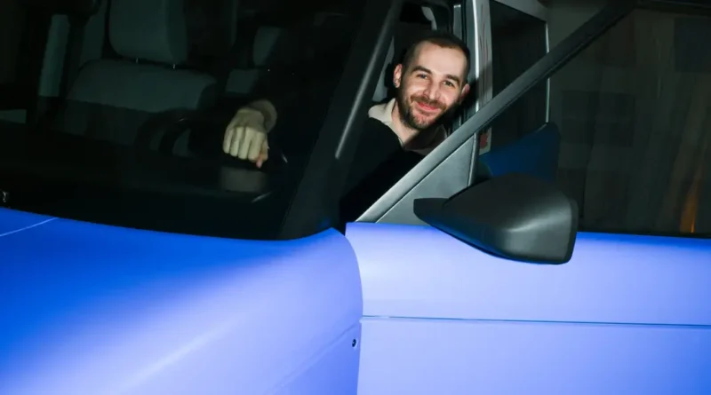 I finally sat in the Bezos-backed Slate truck. It's designed to be unfinished.