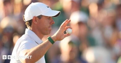 Rory McIlroy waves to the Masters crowd