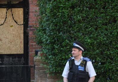 Men Accused in Fires Targeting Starmer Received Orders in Russian, Prosecutors Say
