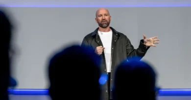 Meta's CTO has some advice for college students wanting to work in tech: 'Constantly be building.'