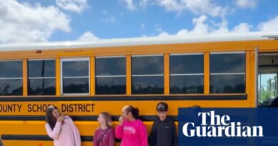 Mississippi school kids stop school bus on highway after driver passes out
