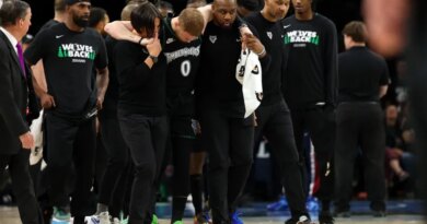 Donte DiVincenzo reacts.