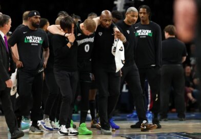 Donte DiVincenzo reacts.