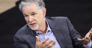 Netflix cofounder Hastings to step down after it lost Warner Bros deal