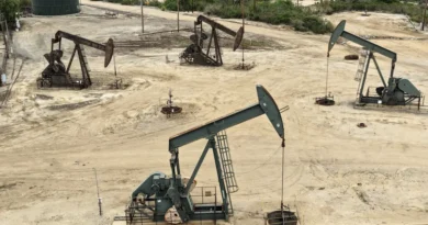 Oil prices climb as US-Iran peace talks stall