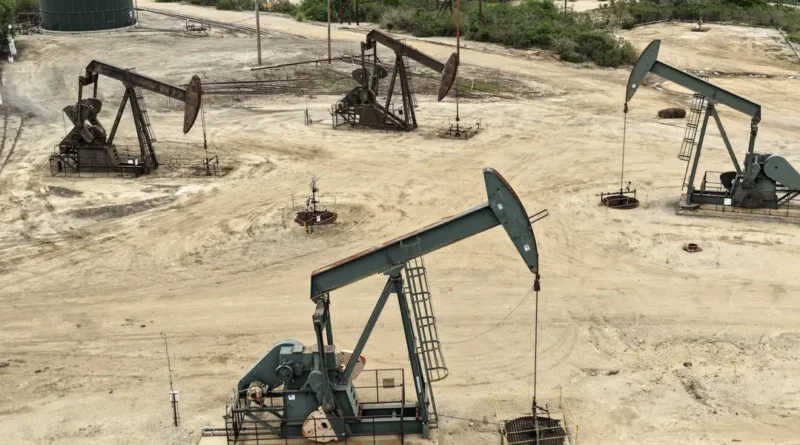 Oil prices climb as US-Iran peace talks stall