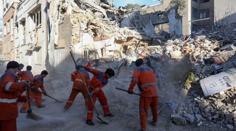 Pakistan makes last-minute bid to avert Trump threat to destroy Iran