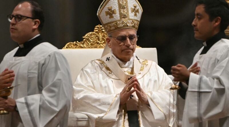 Pope marks first Easter under cloud of Mideast war
