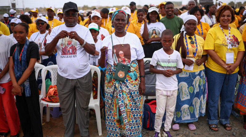Pope urges Angola to overcome divisions at Mass attended by 100,000 people