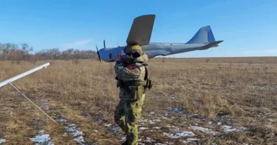 Russians turned a recon drone into an extended-range mothership for its FPV quadcopters