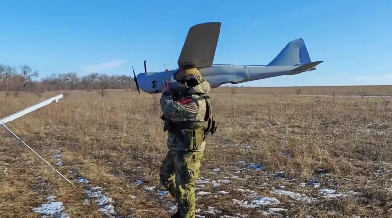 Russians turned a recon drone into an extended-range mothership for its FPV quadcopters