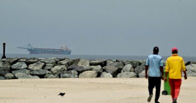 Shippers eye Iran Hormuz reopening with wariness