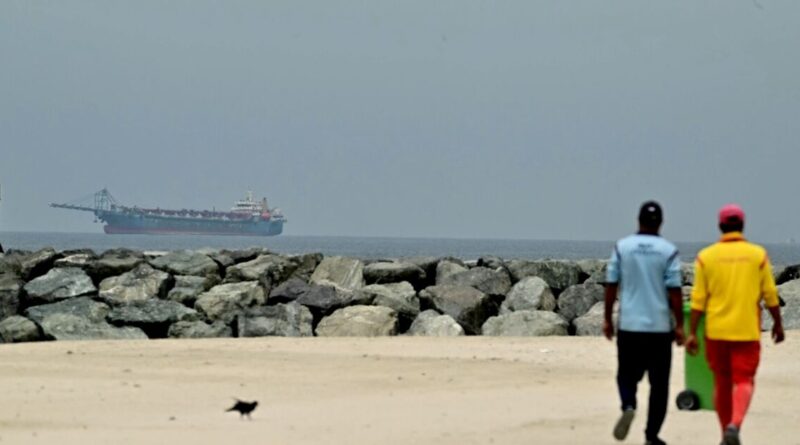 Shippers eye Iran Hormuz reopening with wariness