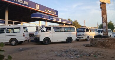 Sudan power crisis: Studying using candles, counting gas station trips