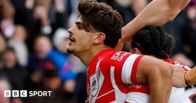 St Helens celebrate Bill Leyland's try against Wigan Warriors