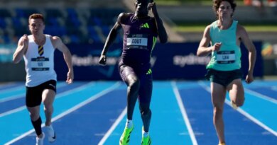 Australias Gout Gout (C) competes in the mens 200M final at the Australian Athletics Championships in Sydney on April 12, 2026. (Photo by DAVID GRAY / AFP) / -- IMAGE RESTRICTED TO EDITORIAL USE - STRICTLY NO COMMERCIAL USE --