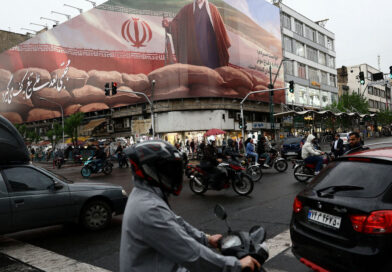 Trump urges Iran to sign a deal and discusses prolonged blockade