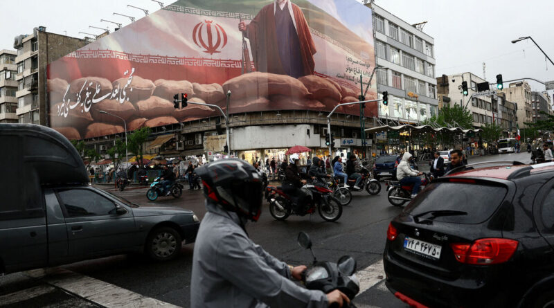 Trump urges Iran to sign a deal and discusses prolonged blockade