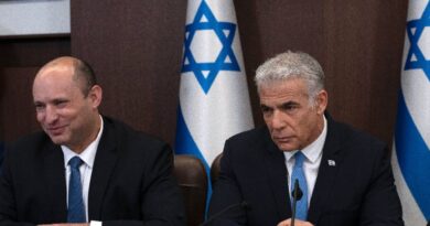Two former Israel PMs unite to challenge Netanyahu in elections