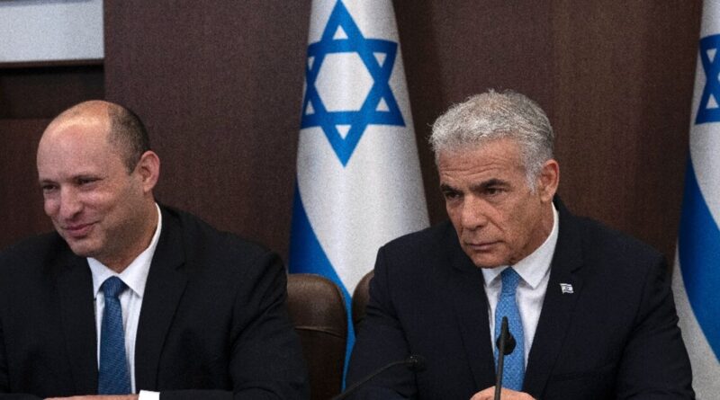Two former Israel PMs unite to challenge Netanyahu in elections