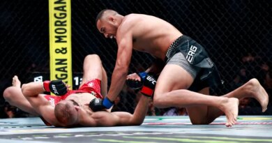 MIAMI, FLORIDA - APRIL 11: Carlos Ulberg of New Zealand, (R), punches Jiri Prochazka of Czechia in a light heavyweight title bout during UFC 327 at the Kaseya Center on April 11, 2026 in Miami, Florida. Carmen Mandato/Getty Images/AFP (Photo by Carmen Mandato / GETTY IMAGES NORTH AMERICA / Getty Images via AFP)
