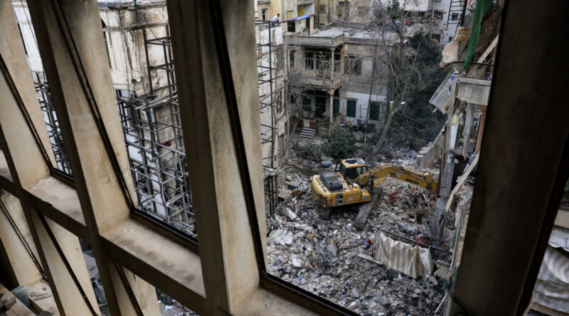 US-Iran ceasefire deal shows strain ahead of talks with oil flows squeezed