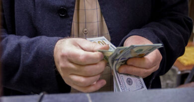 US halts Iraq dollar cash shipment after militia strikes, sources say