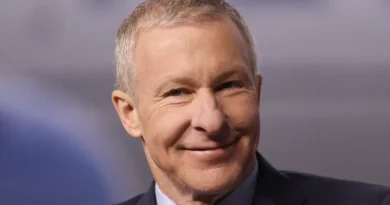 United Airlines CEO said he uses well-liked pilots make sure new hires pass the hang-out test