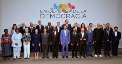 Who will shape the global agenda, the left or far right?
