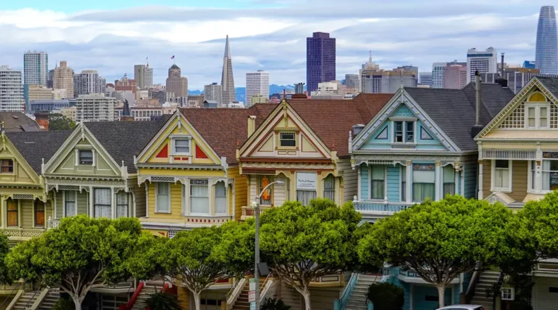 A VC's viral tweet has people debating if $500K in San Francisco means you're destined for the 'permanent underclass'
