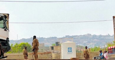 Al-Qaeda-linked fighters storm Mali prison, block food supplies to Bamako