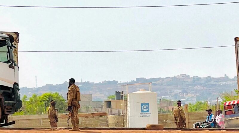 Al-Qaeda-linked fighters storm Mali prison, block food supplies to Bamako