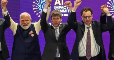 India's Prime Minister Narendra Modi (L) takes a group photo with AI company leaders including OpenAI CEO Sam Altman (C) and Anthropic CEO Dario Amodei (R) at the AI Impact Summit in New Delhi on February 19, 2026.