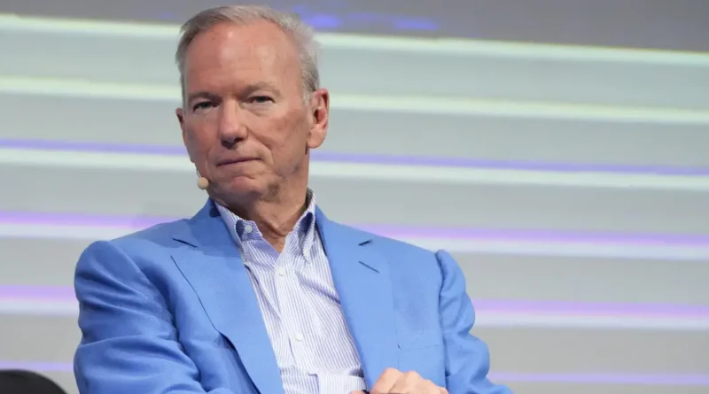Arizona students boo former Google CEO Eric Schmidt as he talks about AI during graduation speech