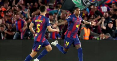 Barcelona's English forward #14 Marcus Rashford (R) celebrates scoring his team's first goal during the Spanish league football match between FC Barcelona and Real Madrid CF at Camp Nou Stadium in Barcelona on May 10, 2026. (Photo by Lluis GENE / AFP)