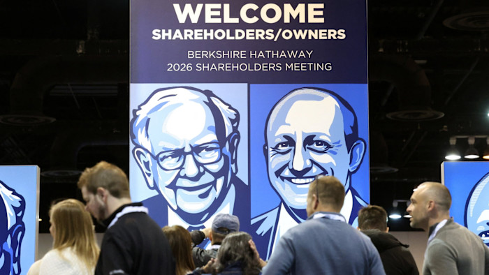Berkshire cash pile climbs to $380bn as stock sales streak hits 14th quarter
