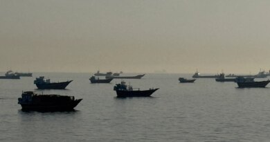 Chinese supertankers exit Hormuz as Trump, Vance talk up Iran deal