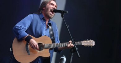 Dennis Locorriere, Dr. Hook Lead Singer, Dies At 76