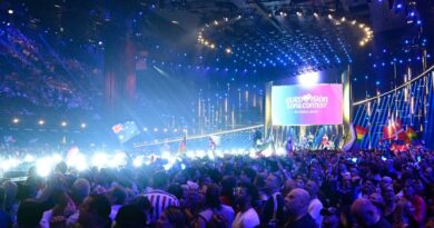 Eurovision final kicks off with Viennese grandeur