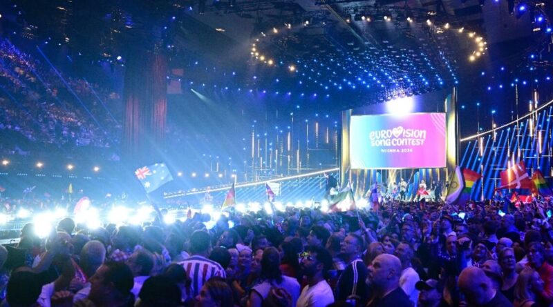 Eurovision final kicks off with Viennese grandeur